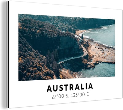 Wanddecoratie Metaal - Aluminium Schilderij Industrieel - Australië - Zee - Snelweg - Zomer - 180x120 cm - Dibond - Foto op aluminium - Industriële muurdecoratie - Voor de woonkamer/slaapkamer