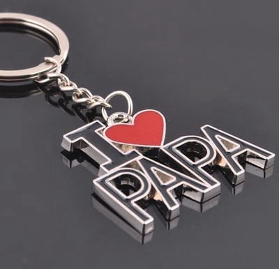 Okado Sleutelhanger I Love Papa – Sleutelhanger Vader met rood hart – Vaderdag cadeau, verjaardagscadeau en klein cadeau voor papa – Zilverkleurig/zwart/rood – 6 cm