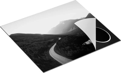 Chefcare Inductie Beschermer Weg Door het Bergen Landschap - Zwart Wit - 60x50 cm - Afdekplaat Inductie - Kookplaat Beschermer - Inductie Mat