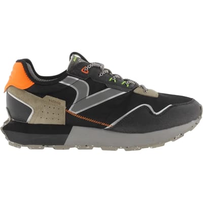 Trainers Victoria Wing