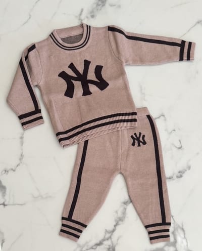 Stoere Gebreide Baby & Peuter Kledingset "Beige", verkrijgbaar in de maten 74 t/m 92