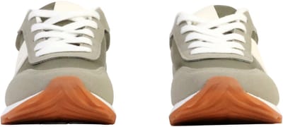 Sneakers met veters