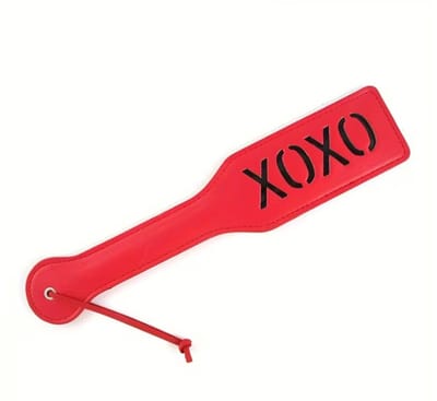Spanking paddle -Spanking Paddle XOXO - SM attribuut - Hoogwaardig kwaliteit - Voor volwassenen - Rood - Kunststof - Spannend voor koppels - Sex speeltjes - Sex toys - Makkelijk in gebruik - Erotiek - Bondage - Sexspelletjes voor mannen en vrouwen