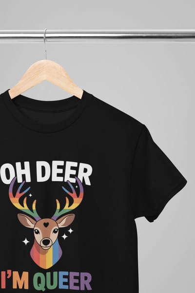 Pride shirt - Oh Deer Im Queer - Wurban Wear | Gay pride | Pride kleding | Regenboog kleding | Pride | Pride vlag | Regenboog vlag | Regenboog | LGBTQ | LHBTI | Liefde | Transgender | Crossdress | Amsterdam | Rainbow | lgbt shirt | Zwart