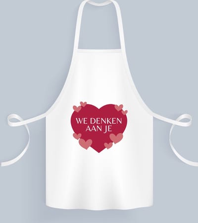Akyol - we denken aan je hartje en kleine hartjes Keukenschort - Quotes - iemand die door een moeilijke tijd gaat - moeilijke tijd - ziek - koorts - snel beter worden - cadeau - beterschap cadeau - kado - gift - geschenk - 82 bij 71 cm