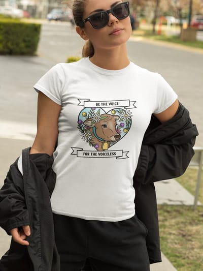Shirt - Be the voice for the voiceless - Wurban Wear | Grappig shirt | Vegan | Unisex tshirt | Dieren | Dierenvriend | Vegan kookboek | Wit & Zwart