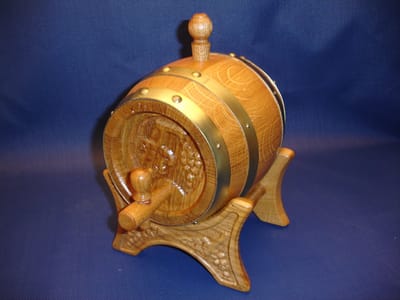 Eikenhouten Wijnvaatje 2,5 L. incl. houtsnijwerk / Drankvaatje / Wijnvat / Wijndispenser / Drankvat