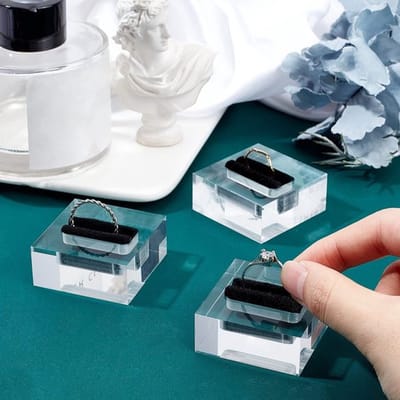 Acryl ringdisplay stand, zwart fluweel, moderne design