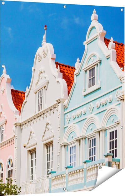 Gards Tuinposter Aruba Kleurrijke Huisjes - Nederlandse Antillen - 90x120 cm - Tuindoek - Tuindecoratie - Wanddecoratie buiten - Tuinschilderij