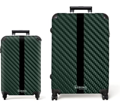 NoBoringSuitcases.com® - Kofferset 2 delig - Koffer lichtgewicht - Groene carbonstructuur met zwarte streep - Reiskoffer set met 4 wielen - Handbagage trolley - Middelgrote rolkoffer - Ruimbagage koffer - Koffers met TSA slot
