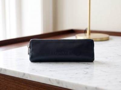 Lundholm leren etui pennenetui leer donkerblauw - pennenzak volwassenen deluxe - cadeau voor vrouw - vrouwen cadeautjes | Scandinavisch design - Lundholm Arvika serie etuis