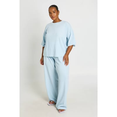 boohoo Dames Plus T-shirt & Wijde Pijpenbroek Co-ord | Lichtblauw | Maat: 46