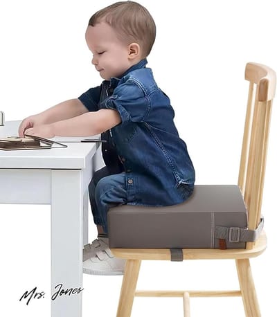 Mrs. Jones Stoelverhoger Draagbaar Wasbaar Zitverhoger Kinderstoel PU Kinderen 2 Veiligheidsgespen Antislip Zitverhoger Kinderen Zitverhoger voor Thuis Onderweg (Grijs) .