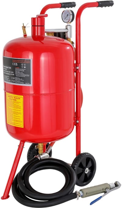 Zandstraler Uitgerust met Mondstukafsluiter, Drukmeter, Keramisch Mondstuk, 40l，2,5m Slang, Vultrechter, Waterslot, 15cm Rubberen Wielen, Grit Power, Draagbare Zandstralers