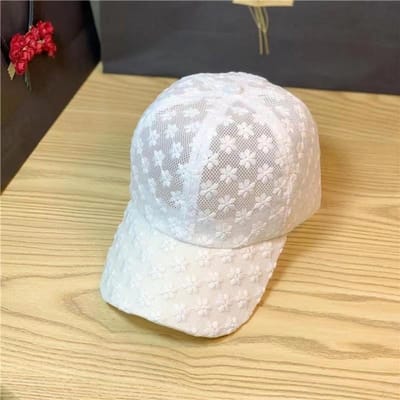Nieuwe dames zomer kant bloem baseballpet met modieus en veelzijdig temperament, zonwerende holle eendenbekpet Adjustable white
