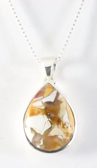 Druppelvormige zilveren hanger met mookaiet aan ketting