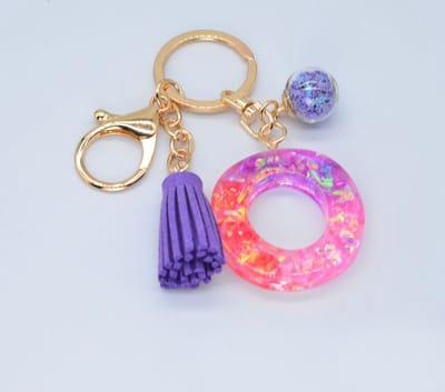 Letter Sleutelhanger A-Z – Luxe Initialen Sleutelhanger met Pompon & Kwastje – Tashanger voor Dames & Meisjes – Accessoire voor Sleutelbos, Handtas, Rugzak & Autosleutel – Persoonlijk Cadeau voor Vrouw, Moeder, Dochter & Vriendin