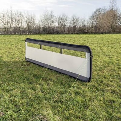 ProPlus Windscherm - 480 x 140 cm - Opblaasbaar - UV-beschermend - Modern design - Snelle en Eenvoudige Installatie - Makkelijk meenemen - L-vorm/U-vorm - 150D Polyester - Inclusief Luchtpomp, Scheerlijnen, Haringen en Draagtas