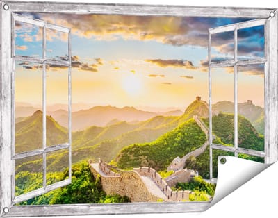 Gards Tuinposter Doorkijk De Chinese Muur door de Bergen met Zon - 90x60 cm - Tuindoek - Tuindecoratie - Wanddecoratie buiten - Tuinschilderij