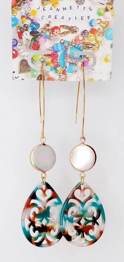 Jeannette-Creatief®- Resin - Camouflage - Oorhangers - Oorbellen - Turquoise oorbellen - Bruine oorbellen - Resin Oorbellen - Parelmoer - RVS gouden oorhaken - Resin hangers - Parelmoer tussenzetsels - Parelmoer oorbellen - Tortoise