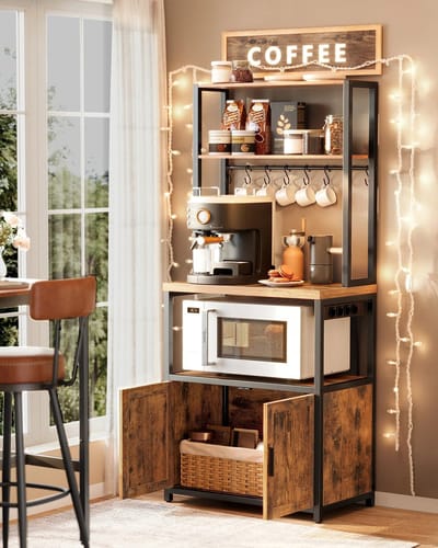 QUESTYR Keukenrek met Stopcontacten – 90 cm Hoog – 8 Haken – Werkbord & Opbergplank – Vintage Bruin / Matzwart – Stevig Metaal & Houtlook – Vrijstaand Keukenorganizer