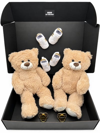 Kraamcadeau tweeling met beren, goudkleurige speen en babyschoentjes