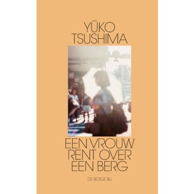 Een Vrouw Rent Over Een Berg - Yuko Tsushima
