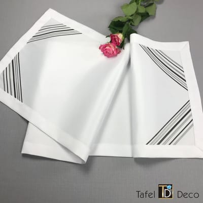 Tafelloper Irys 40 x 140 , geborduurd, vuilafstotend