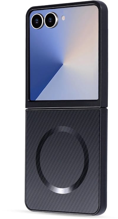 CaseMania Backcase hoesje geschikt voor Samsung Galaxy Z Flip 7 - Zwart (Carbon-look) - TPU (Zacht) - Realistische Carbon Look - Compatible met MagSafe & Qi2