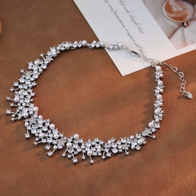 Bruids Sieradenset met Fonkelende Sterren en Parels – Halsketting – Zilverkleurige Zirkonia Set – Luxe Bruidssieraden