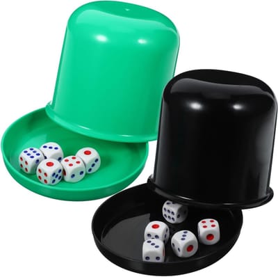 Dobbelstenen Beker Set - Schudbeker Dobbelspel - Feest Entertainment - Inclusief 25 Dobbelstenen - 9x7x7 cm - Willekeurig