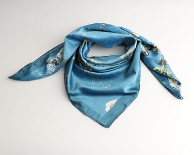 June Bandana - Blauw - Van Gogh Amandelbloesem - Satijn Look - 70x70 Cm