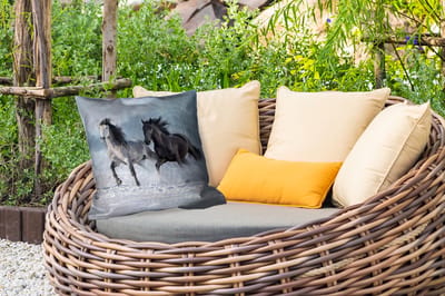 Buitenkussen - Paarden - Winter - Dieren - Natuur - Sneeuw - 45x45 cm - Weerbestendig