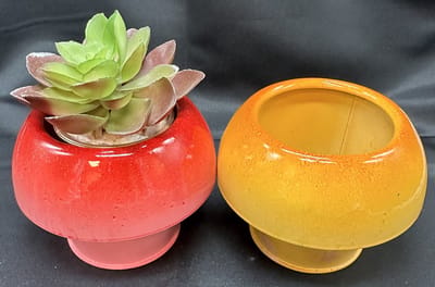 Metalen planten / kaarsen houder "champignon model" - Set van 2 stuks - roze + geel - hoogte 8 x 7 x 6 cm - Woonaccessoires - Tuinaccessoires - Tuindecoraties