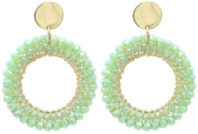Oorbellen - oorhangers - sieraad - oorsieraad - accessoire - goudkleurig - groen - kralen - glas - glaskralen - detail - hip - trendy- chique - tijdloos - feest - cadeau - dames - vrouwen