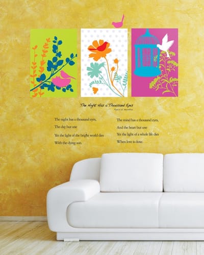 Decoratieve muurstickers met afbeeldingen van bloemen en vogels.