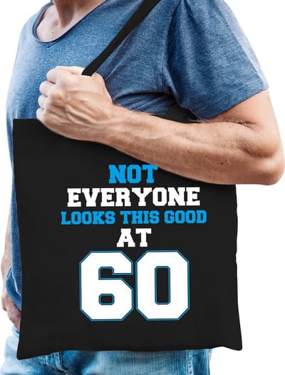 Not everyone looks this good at 60 cadeau tasje zwart voor heren - 60 jaar verjaardag kado tasje