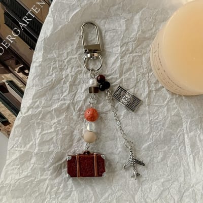 Sleutelhanger Geïnspireerd op Vintage met Kralen Accenten, Koffer & Vliegtuig Bedeltjes Ideaal voor Rugzakken, Telefoonhangers, Autosleutels Leuke Sleutelhanger 1pc gray
