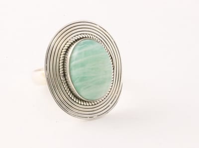 Bewerkte ovale zilveren ring met amazoniet - maat 16.5