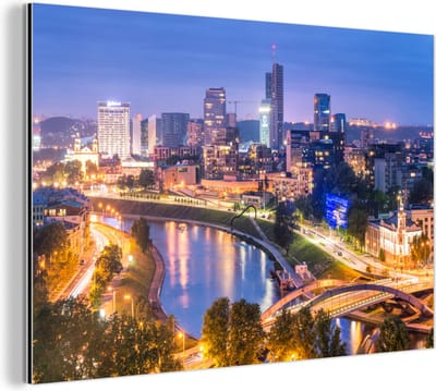 Aluminium schilderij 180x120 cm - Wanddecoratie metaal - De Gediminas Tower in de stad Vilnius Litouwen - Metalen muurdecoratie woonkamer - Decoratie industrieel - Foto op dibond - Industriële accessoires slaapkamer