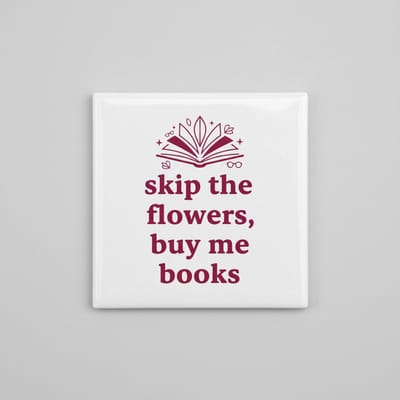 Skip the Flowers Buy Me Books Tekst Decoratieve Tegel 15×15 cm – Wandtegel voor Boekenliefhebbers, Huis & Cadeau Decor