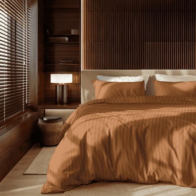 Dekbed-Discounter - Presence Dekbedovertrek 200 x 200/220 cm - Verkoelend Katoen-Satijn - Dubbele instopstrook - Wassen op 30 graden - Inclusief 2 kussenslopen - Cognac