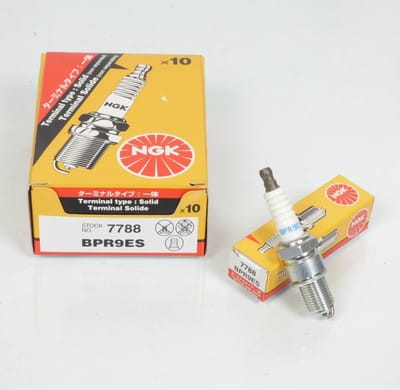 Bougie d'allumage NGK pour Moto Rieju 50 SMX 2000 à 2020 Neuf