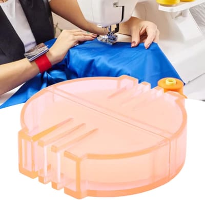 Geuroloze Naaiwas met Roze Plastic Doos voor Huishoudelijk Handnaaien en Borduren, Ideaal voor Creatieve Projecten en Naaigerei