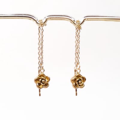 Ava & Imber | Tiny Rosula Threader Oorbellen Goud | Doortrekoorbellen Rozen Klein | Damesoorbellen Klein Roosje Threaders Subtiel | Minimalistische 18k PVD Gecoat Stainless Steel Oorbellen