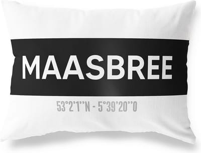 Tuinkussen MAASBREE - LIMBURG met coördinaten - Buitenkussen - Bootkussen - Weerbestendig - Jouw Plaats - Studio216 - Modern - Zwart-Wit - 50x30cm