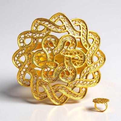 Cavill - Zilveren ring - 925 sterling zilver met fijne vergulding - Grote opengewerkte bloemmotief ring - Opvallend zilveren sieraad voor vrouwen