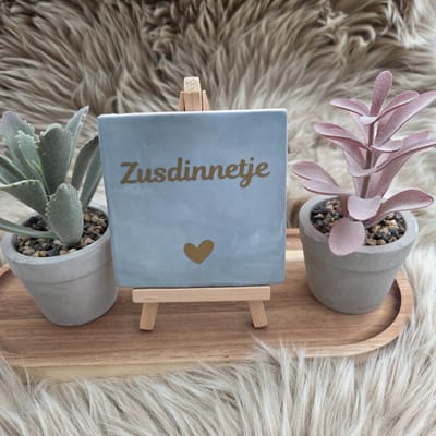 Robuust Wenstegeltje – Zusdinnetje – 10x10 cm – Lief Cadeau voor Zus of Beste Vriendin – Stijlvolle Wanddecoratie met Betekenis – Trendy nu