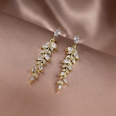 Boucles d'oreilles pendantes Huitan esthétiques en forme de feuille pour femmes Tempérament Couleur or Boucles d'oreilles pour femmes Bijoux de mode pour fête de mariage gray