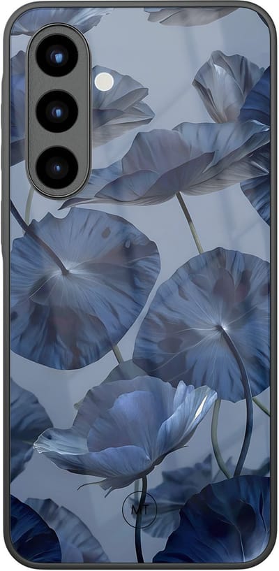 Hoesje geschikt voor Samsung Galaxy A56 - Dusky blooms - Hard Case Zwart Back Cover - Bloemen - Blauw - Mooie Telefoonhoesjes